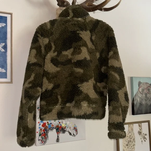 Hollister Cropped Faux Sherpa Jacket, Size M - Picture 3 of 16